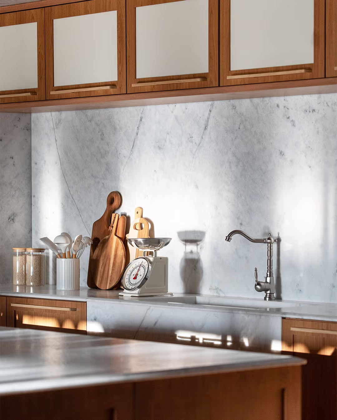 Cozinha planejada premium com mármore - projeto Criare Pelotas